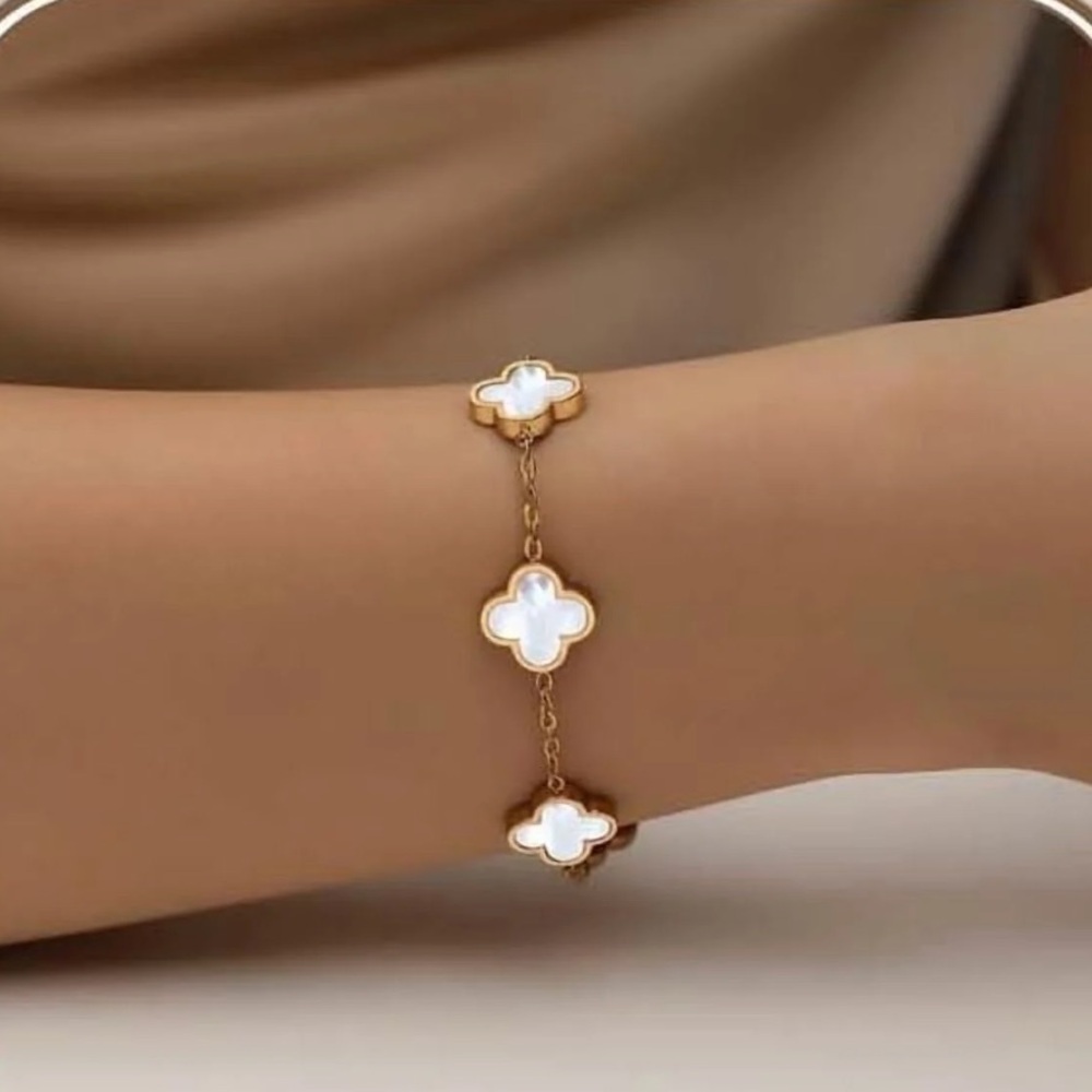 Gold and White Clover Necklace - Picture 6 of 6